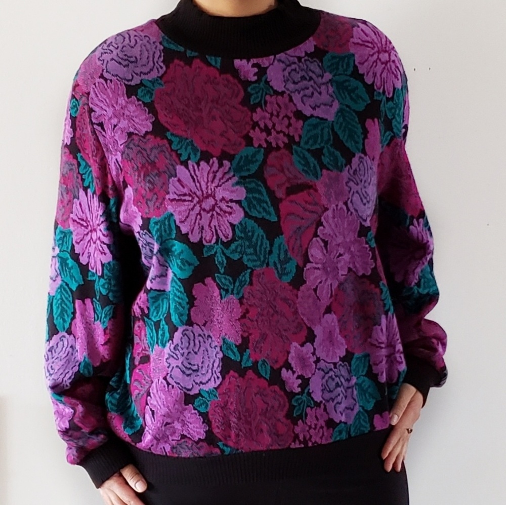 Vintage Womans Floral crewneck sweater